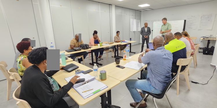 La policía de Sint Maarten se compromete a mejorar los servicios públicos mediante mejoras e iniciativas de colaboración