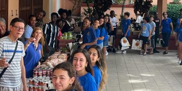 El Club Rotario de Sint Maarten prepara 225 cestas de alimentos para las comidas navideñas