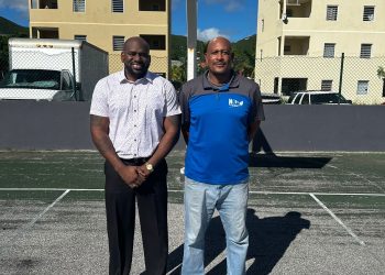 Ministro Ottley: Las reparaciones de los tableros comunitarios y las redes de baloncesto están en pleno apogeo