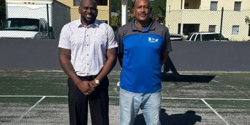 Ministro Ottley: Las reparaciones de los tableros comunitarios y las redes de baloncesto están en pleno apogeo