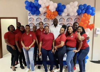 El ministro Omar Ottley elogia al Ministerio VSA, la División de Asuntos Laborales y Servicios Sociales y al NESC por una exitosa feria de empleo y exposición de emprendimiento