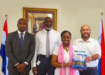 Proyecto de legislación sobre sistema de información anticipada de pasajeros y registro de nombres de pasajeros presentado a la Ministra de Justicia, Sra. Anna E. Richardson