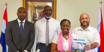 Proyecto de legislación sobre sistema de información anticipada de pasajeros y registro de nombres de pasajeros presentado a la Ministra de Justicia, Sra. Anna E. Richardson