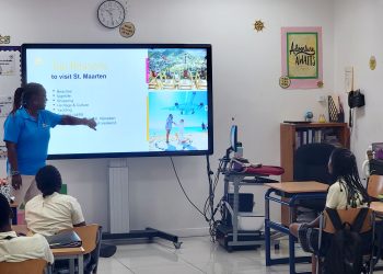 La Oficina de Turismo de St. Maarten enciende las mentes jóvenes con su alcance educativo