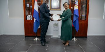 “Ceremonia de juramento de la gobernadora interina, Dra. Emiko Bird-Lake”