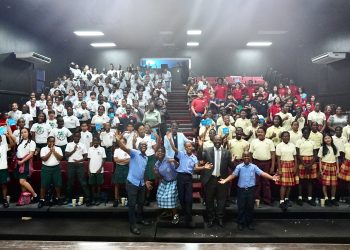 El Ministro de Educación, Cultura, Juventud, Ciencia y deporte elogia a los jóvenes como “estrellas brillantes de nuestra sociedad”