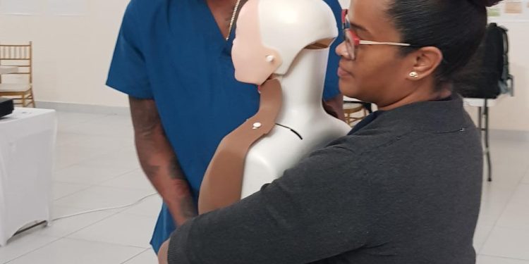 SMMC mejora la atención de emergencia al completar con éxito la capacitación BLS y ACLS