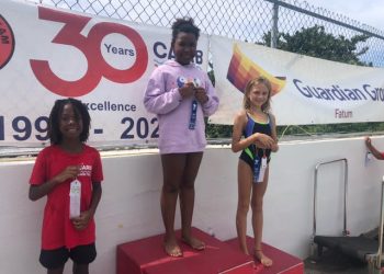 Carib Swim Team brilla en competencias recientes y organiza exitosa reunión de natación del grupo Guardian