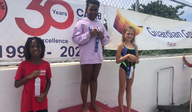 Carib Swim Team brilla en competencias recientes y organiza exitosa reunión de natación del grupo Guardian