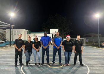 Ministro Omar Ottley: La cancha de baloncesto de Simpson Bay brilla para la temporada navideña
