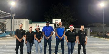 Ministro Omar Ottley: La cancha de baloncesto de Simpson Bay brilla para la temporada navideña
