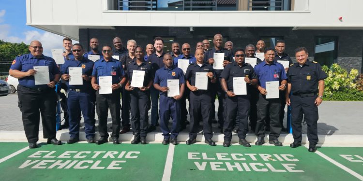 20 Bomberos se gradúan del curso de Mandos Intermedios