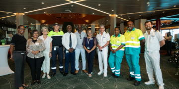 Recorrido histórico por las instalaciones médicas de un crucero alemán realizado por profesionales médicos de St. Maarten