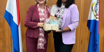 La Primera Ministra Jacobs promueve una política exterior inclusiva para Sint Maarten en una reunión con la Embajadora Brandt