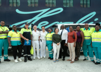 Los paramédicos, técnicos y médicos de St. Maarten. Los despachadores visitan las instalaciones médicas del crucero Mein Schiff 4