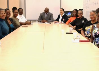 El Ministerio de VSA y NIPA lanzan la Beca Ottley Opportunity (OOS) para el desarrollo de la fuerza laboral local, respaldado por importantes inversores