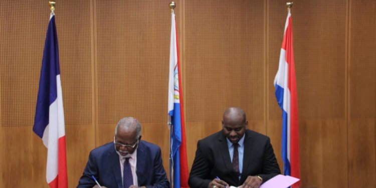 Ministro Ottley: Se firma un memorando de entendimiento y un contrato de agua para ayudar a Saint Martín con problemas de escasez de agua