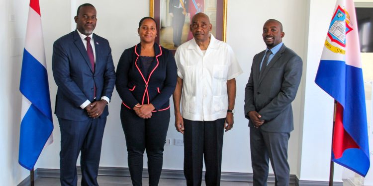 Roxanne Howell nombrada y juramentada como Secretaria General de Finanzas