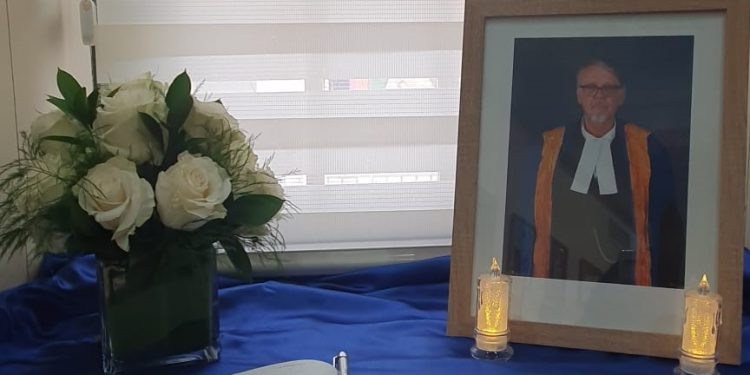 Registro de condolencias en el juzgado en memoria del Sr. Jacob ‘Bob’ Wit