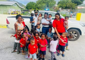 La Fuerza de Policía de Sint Maarten fomenta la conexión comunitaria a través de la participación juvenil