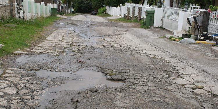 Anuncio de cierre parcial de George C. De Weever Drive en Dutch Quarter