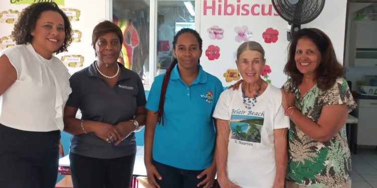 Island Gems dona materiales tecnológicos y artísticos a 721 Kids