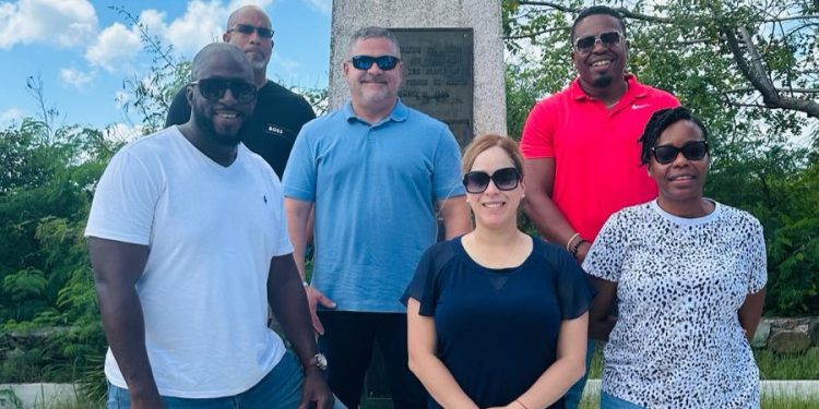 La Fuerza de Policía de Sint Maarten se embarca en un entrenamiento innovador con la Policía comunitaria y colaboración regional