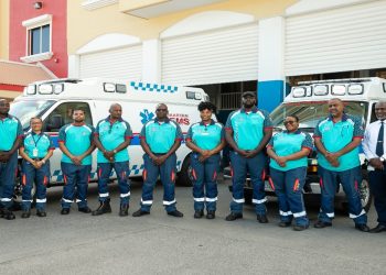 Equipos del Departamento de Ambulancias equipados con nuevos uniformes