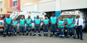 Equipos del Departamento de Ambulancias equipados con nuevos uniformes