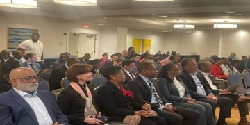 La Primera Ministra Silveria E. Jacobs asiste a la Conferencia sobre Riesgo de Desastres del BID y el Banco Mundial en Miami