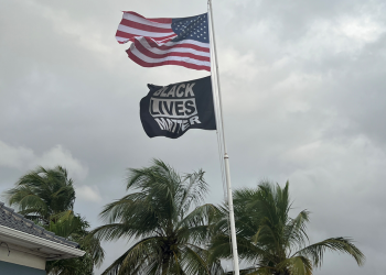 El Consulado de los Estados Unidos en Curaçao iza la bandera de Black Lives Matter para celebrar el Mes de la Historia Afroamericana