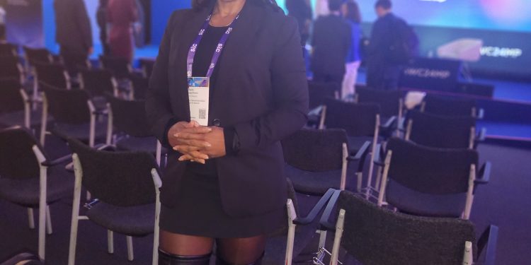 La directora interina de la Oficina de Telecomunicaciones y Correos de St. Maarten, Sra. Judianne Labega-Hoeve, participa en el programa ministerial del Mobile World Congress 2024