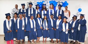 Graduación de alfabetización de adultos de HUHCF 2024