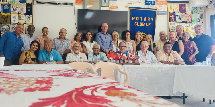 El Club Rotario de Sint Maarten celebró 52 años