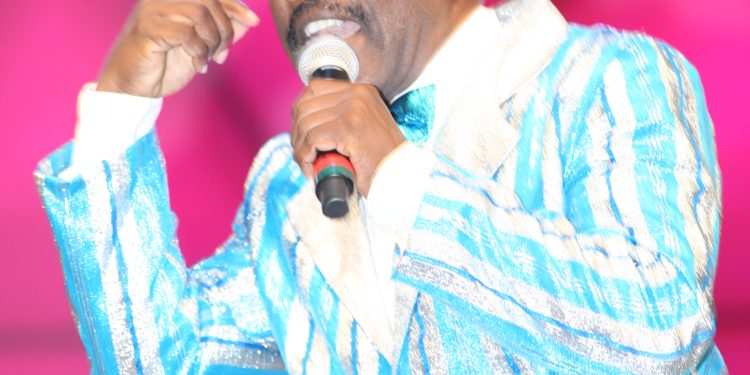 Directo a la final para 10 cantantes contra Mighty Dow