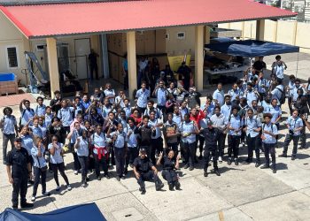 Milton Peters College visita la Guardia Costera