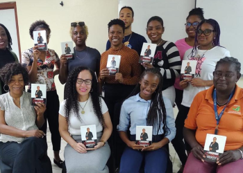 Promoción del pensamiento crítico, la escritura y el debate: curso de composición en inglés en la Universidad de St. Martin