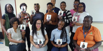 Promoción del pensamiento crítico, la escritura y el debate: curso de composición en inglés en la Universidad de St. Martin