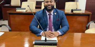 El Parlamentario Kevin Maingrette se dirige a la Ministra de Justicia, Anna E. Richardson sobre los haitianos en Sint Maarten en medio de la crisis nacional