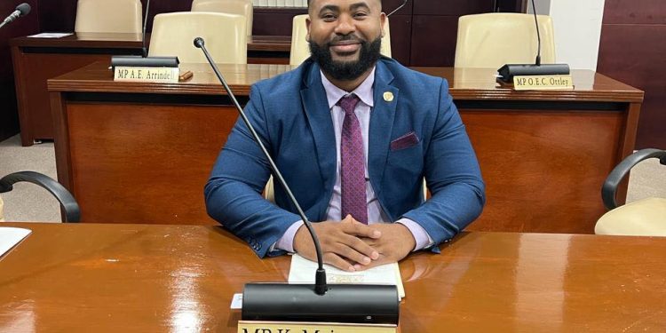 El Parlamentario Kevin Maingrette se dirige a la Ministra de Justicia, Anna E. Richardson sobre los haitianos en Sint Maarten en medio de la crisis nacional