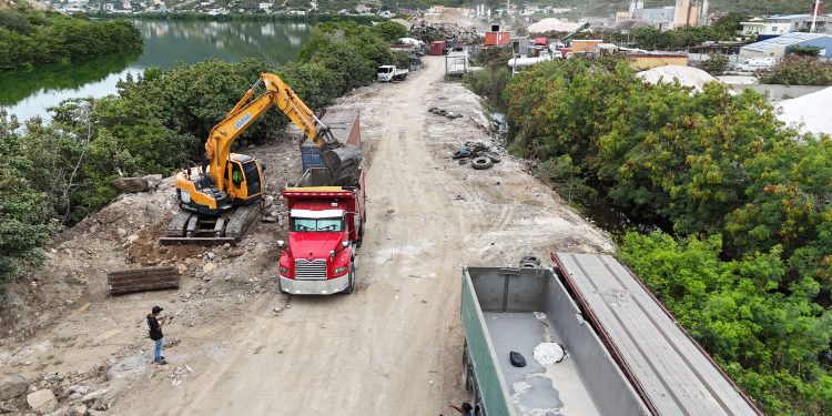 Comienza la operación de limpieza de vertederos ilegales en Pond Island: el Ministerio de VROMI toma medidas decisivas