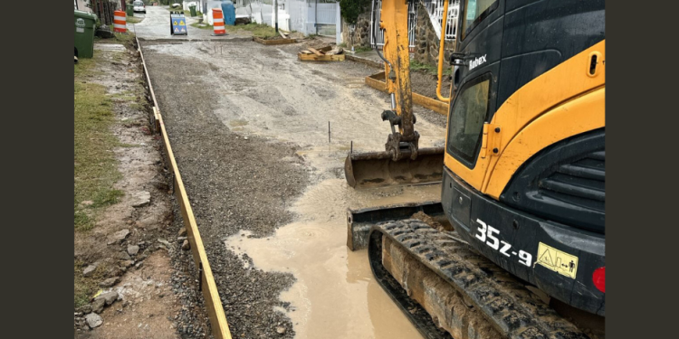 Las operaciones de obras viales se suspendieron temporalmente en la sección 2 de George C. De Weever Road debido a las inclemencias del tiempo