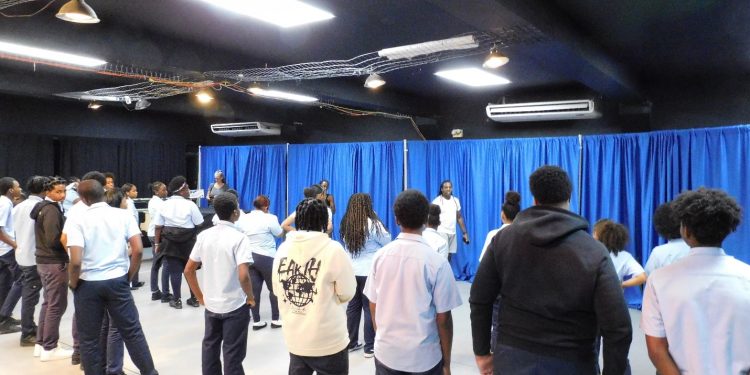 Estudiantes del MPC se sumergen en el patrimonio cultural: aprendiendo el Ponum