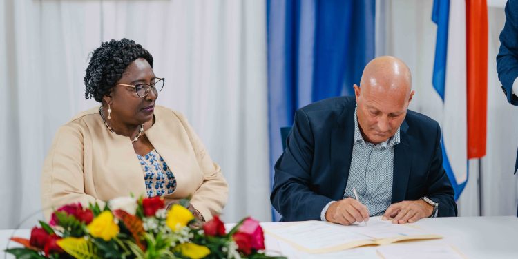 Alida Francis juró como gobernadora de la isla de Sint Eustatius