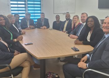 COM realiza una visita de cortesía a Tijdelijke Werkorganisatie (DOS)