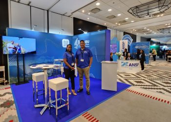 Bureau Telecommunications and Post St. Maarten asisten a la feria y conferencia de empleo FRED en Ámsterdam