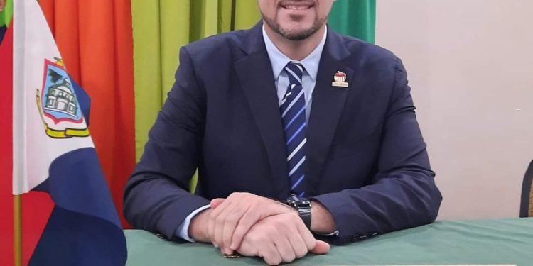 Stuart Johnson renuncia como tercer vicepresidente de la CUT