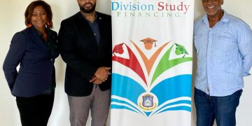 Gumbs y Arrindell se preparan para los estudiantes de Sint Maarten