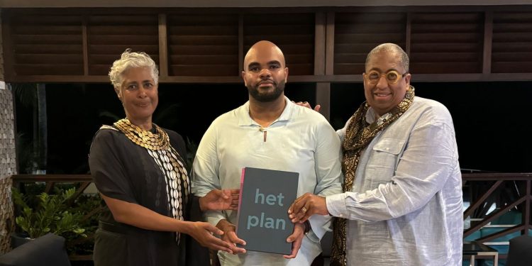 Gumbs recibe informe de Slavery Quartermasters