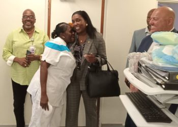 La Ministra Jansen-Webster honra a las enfermeras en el Día Internacional de la Enfermera